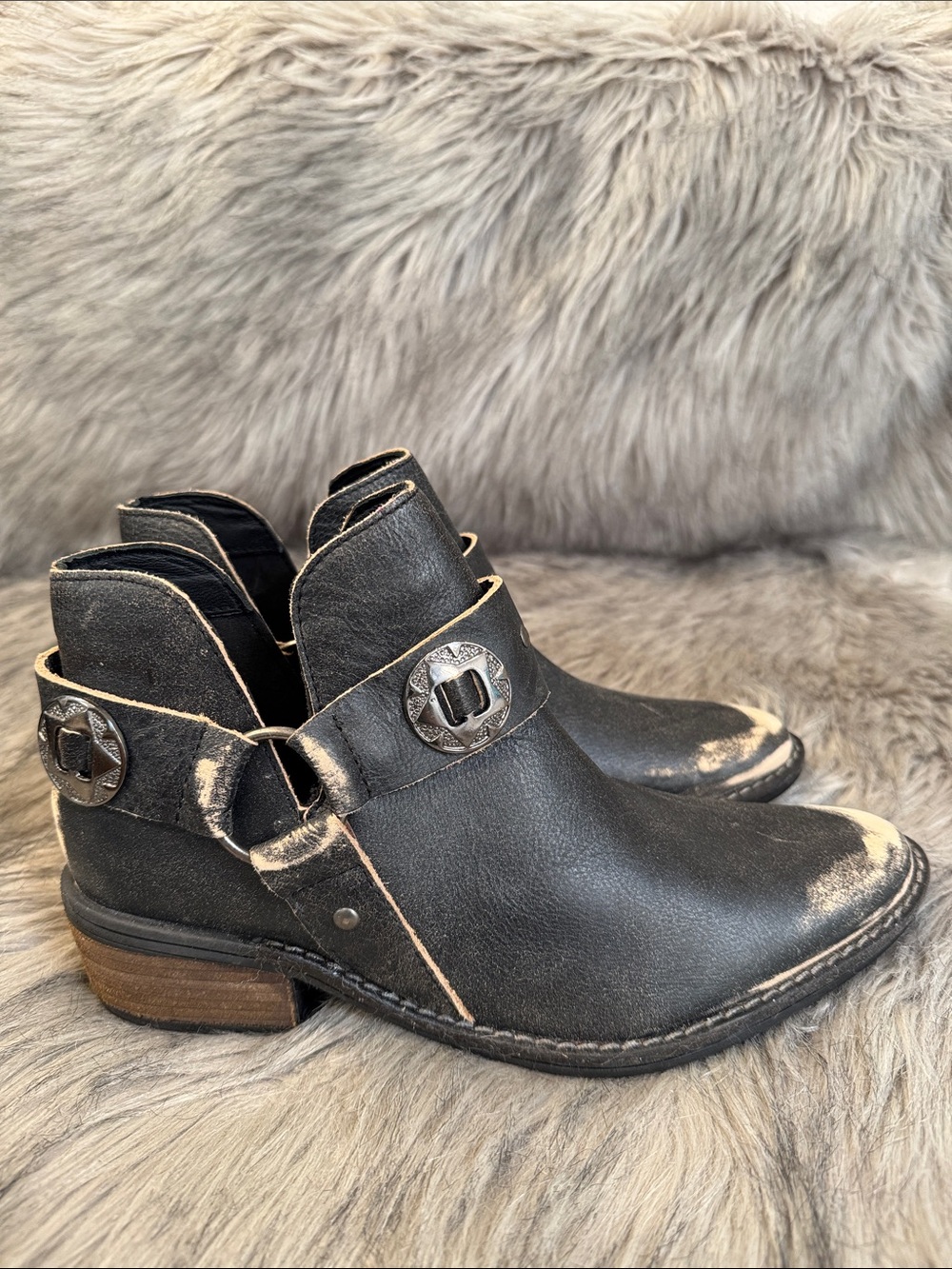 Vintage 7 Black Ankle Boots with Distressed Cream Highlights Size 9/39